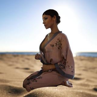 Dania Ramirez feet photo thumbnail