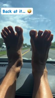 Dania Ramirez feet photo 1