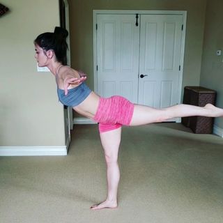 Danica McKellar feet photo thumbnail