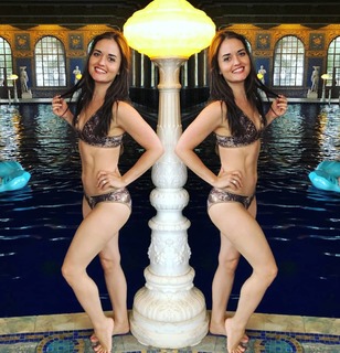 Danica McKellar feet photo thumbnail