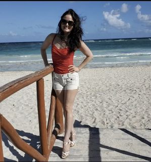 Danica McKellar feet photo thumbnail