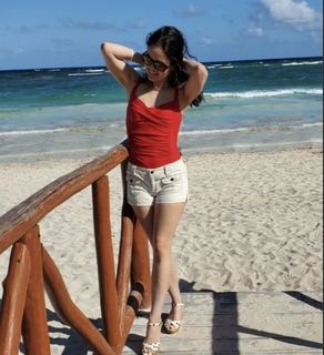 Danica McKellar feet photo thumbnail