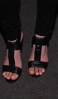 Danica Patrick feet photo thumbnail