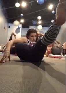 Danica Patrick feet photo thumbnail