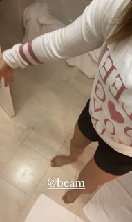 Danica Patrick feet photo thumbnail