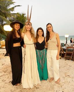 Danica Patrick feet photo thumbnail