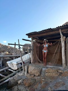 Danica Patrick feet photo thumbnail