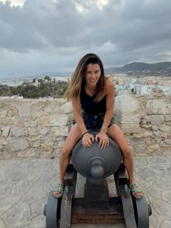 Danica Patrick feet photo thumbnail