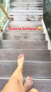 Daniela Ferolla feet photo 1