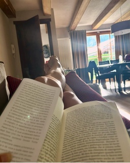 Daniela Ferolla feet photo 1