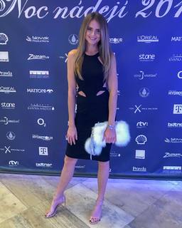 Daniela Hantuchová feet photo thumbnail