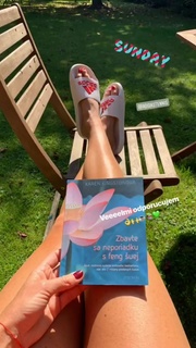 Daniela Hantuchová feet photo thumbnail