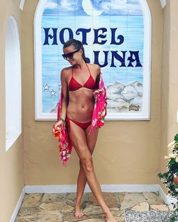 Daniela Hantuchová feet photo thumbnail