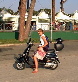 Daniela Hantuchová feet photo thumbnail