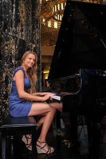 Daniela Hantuchová feet photo thumbnail