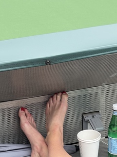 Daniela Hantuchová feet photo thumbnail