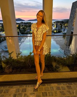 Daniela Hantuchová feet photo thumbnail