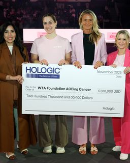 Daniela Hantuchová feet photo thumbnail