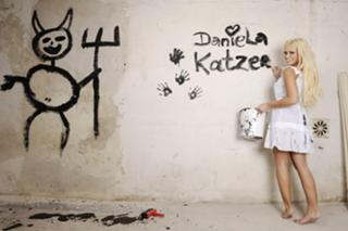 Daniela Katzenberger feet photo thumbnail