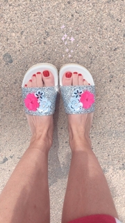 Daniela Katzenberger feet photo thumbnail