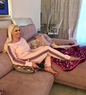 Daniela Katzenberger feet photo thumbnail