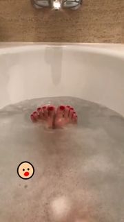 Daniela Katzenberger feet photo thumbnail