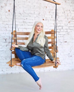 Daniela Katzenberger feet photo thumbnail