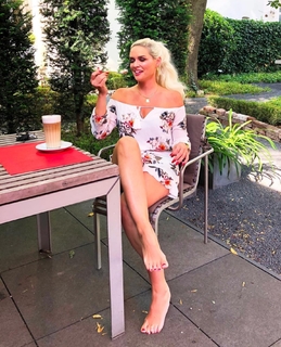 Daniela Katzenberger feet photo thumbnail