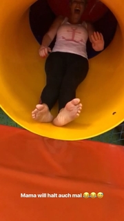 Daniela Katzenberger feet photo thumbnail