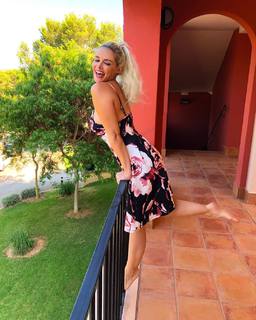 Daniela Katzenberger feet photo thumbnail