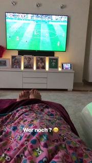 Daniela Katzenberger feet photo thumbnail