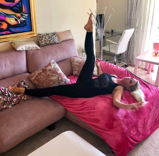 Daniela Katzenberger feet photo thumbnail