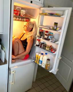 Daniela Katzenberger feet photo thumbnail