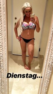 Daniela Katzenberger feet photo thumbnail