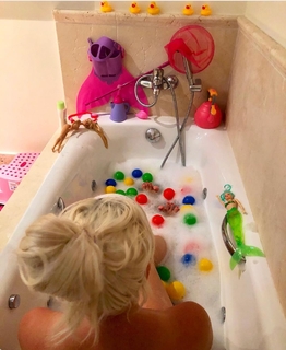 Daniela Katzenberger feet photo thumbnail
