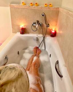 Daniela Katzenberger feet photo thumbnail