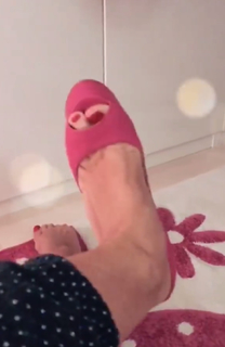 Daniela Katzenberger feet photo thumbnail