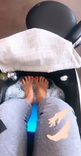 Daniela Katzenberger feet photo thumbnail