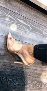 Daniela Katzenberger feet photo thumbnail