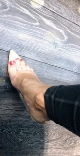 Daniela Katzenberger feet photo thumbnail