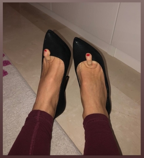 Daniela Katzenberger feet photo thumbnail