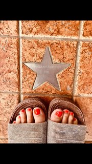 Daniela Katzenberger feet photo thumbnail