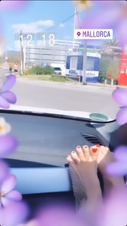 Daniela Katzenberger feet photo thumbnail