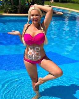 Daniela Katzenberger feet photo thumbnail
