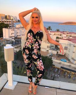 Daniela Katzenberger feet photo thumbnail