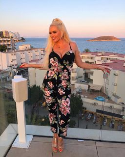 Daniela Katzenberger feet photo thumbnail