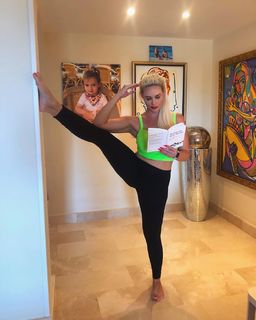 Daniela Katzenberger feet photo thumbnail
