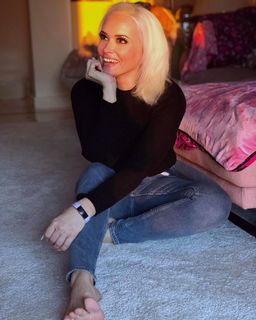 Daniela Katzenberger feet photo thumbnail