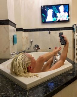 Daniela Katzenberger feet photo thumbnail