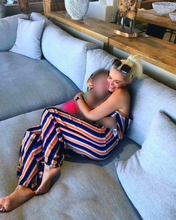 Daniela Katzenberger feet photo thumbnail